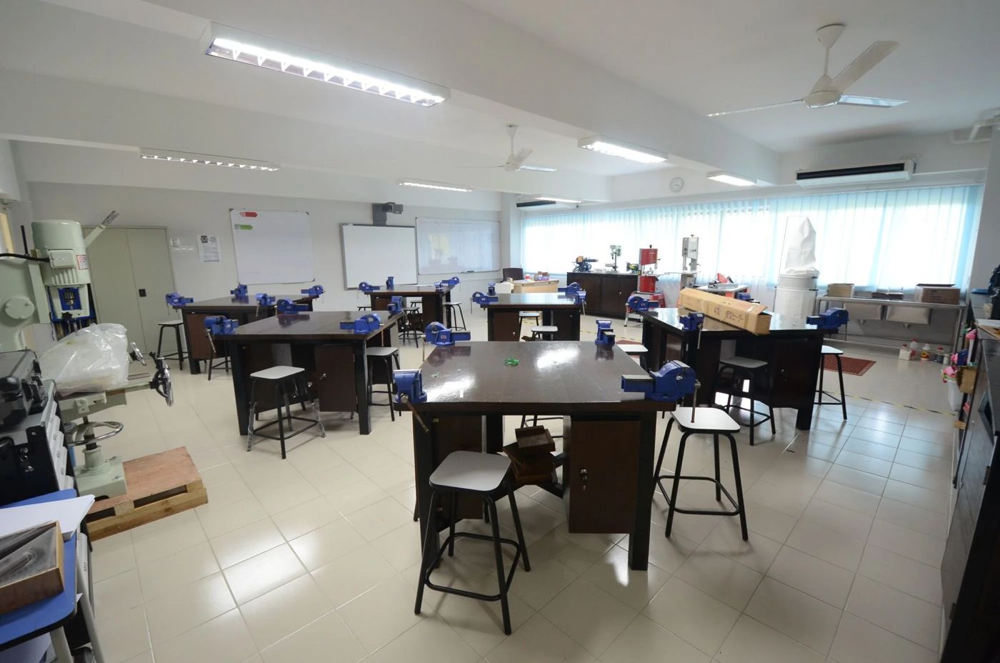 テンビー・インターナショナルスクール・セティア・エコ・パーク: Tenby Schools D&T lab