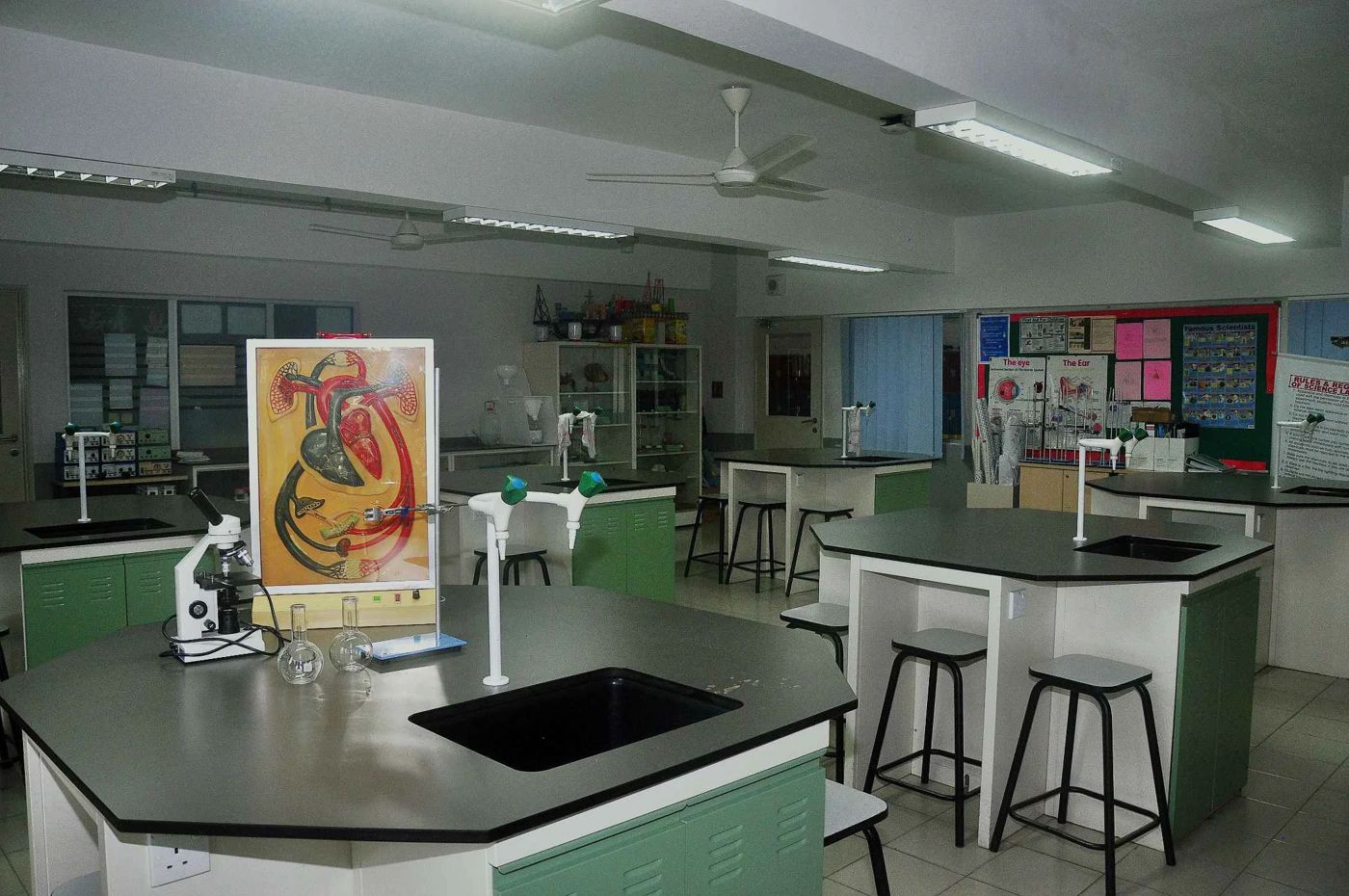 テンビー・インターナショナルスクール・イポー: Tenby Schools science lab