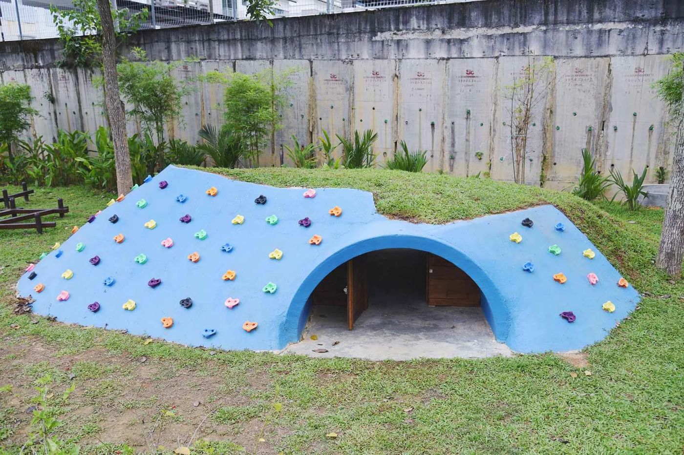 テンビー・インターナショナルスクール・イポー: Climbing wall for kids